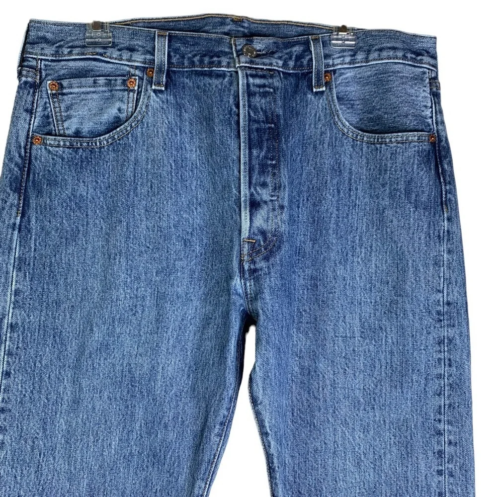 Mens 501 Levi’s Button Fly Medium Wash Straight Leg Sz 36X30 EXCELLENT Condition